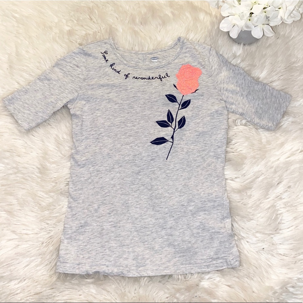 Grey shirt with flower